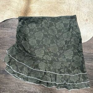 White Fox Mini Skirt Green White Size XS Lace Floral Scrunch Short Skirt